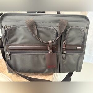 TUMI never used briefcase - meticulous shape and highly resistant fabric